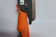 Szénkefe tartóba integrálható tisztítókő